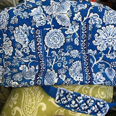 Bolso de Lona Grande Vera Bradley Azul y Blanco Floral Foto 1 de 4