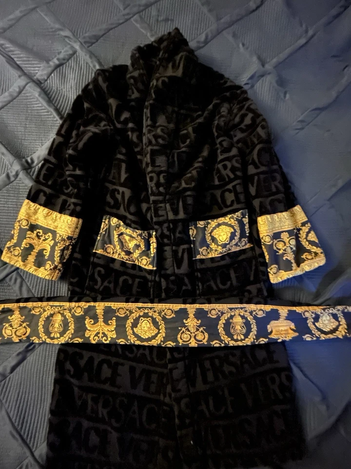 Bata Versace negra M con cinturón Foto 1 de 4