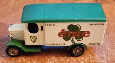 1931 Morris Van Eire Shamrock British Car Model Lledo Heritage Diecast  Lot 3413 - Image 1 of 4