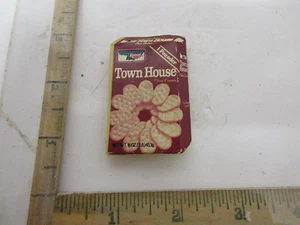 Vintage Town house Cracker Box Magnet, Refrigerator Magnet  - Picture 1 of 1