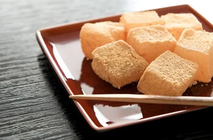 Seiki Seiki Kinako Kurumi Walnut Mochi - Japanese Rice Cake Dessert With Walnuts - Picture 1 of 8