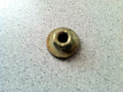 MERCEDES-BENZ 380SEC 1981-1985 420SEC 500SEC W126 ~ TUERCA LUZ TRASERA Foto 1 de 3