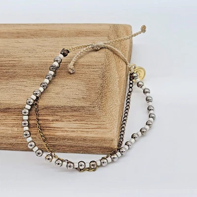 Браслет многослойный Pura Vida Vanilla Bitty Braid — бусины из семян, серебряные шарики, золото - Изображение 1 из 4