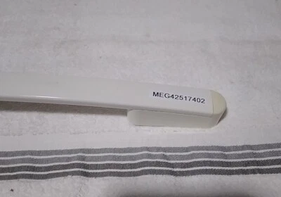 Maçaneta da porta do freezer geladeira Kenmore PN: MEG42517402 - Imagem 1 de 4