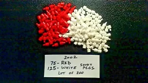 Battleship 2002 SMALL PEGS Red & White Lot of 200 MITON BRADLEY  Free Shipping - Picture 1 of 3