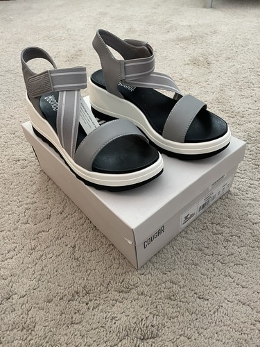 PUMA Sandalo da donna Cougar Hibiscus nuovo con scatola in tonalità fossile (grigio) taglia 10