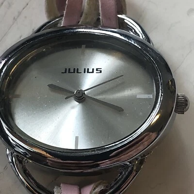 Relógio feminino Julius com pulseira rosa delicada rosto tom prata nova bateria - Imagem 1 de 4