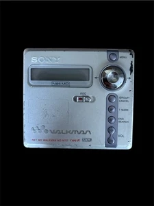Sony Walkman Minidisc Recorder/Player Silver couple of missing screws  - Picture 1 of 4