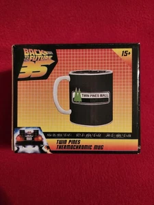 TAZA TWIN PINES MALL - REGRESO AL FUTURO - CAMBIOS DE DISEÑO CON CALOR POR LOOTCRATE - Imagen 1 de 4