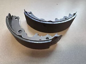 Cushman Truckster 2701253 set ganasce freno a tamburo OEM Jacobsen Haulster LH RH 894932 - Foto 1 di 2