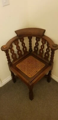 Старинный дубовый стул угловой - Изображение 1 из 4