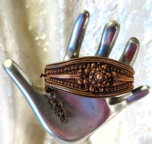 Pulsera con abrazadera con bisagras de cobre con cadena de seguridad - Imagen 1 de 4