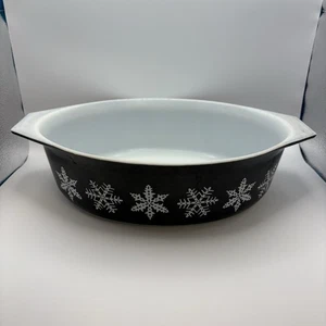 Pyrex 043 Charcoal Snowflake 2.5 Qt Casserole Dish White (NO LID) Vintage - Picture 1 of 18