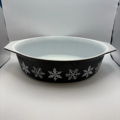 Pyrex 043 Charcoal Snowflake 2.5 Qt Casserole Dish White (NO LID) Vintage - Image 1 of 4