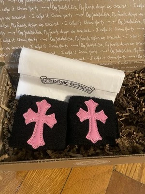 TOTALMENTE NUEVAS Pulseras Cromadas Corazones Negras Cuero Rosa Cruz  Foto 1 de 3