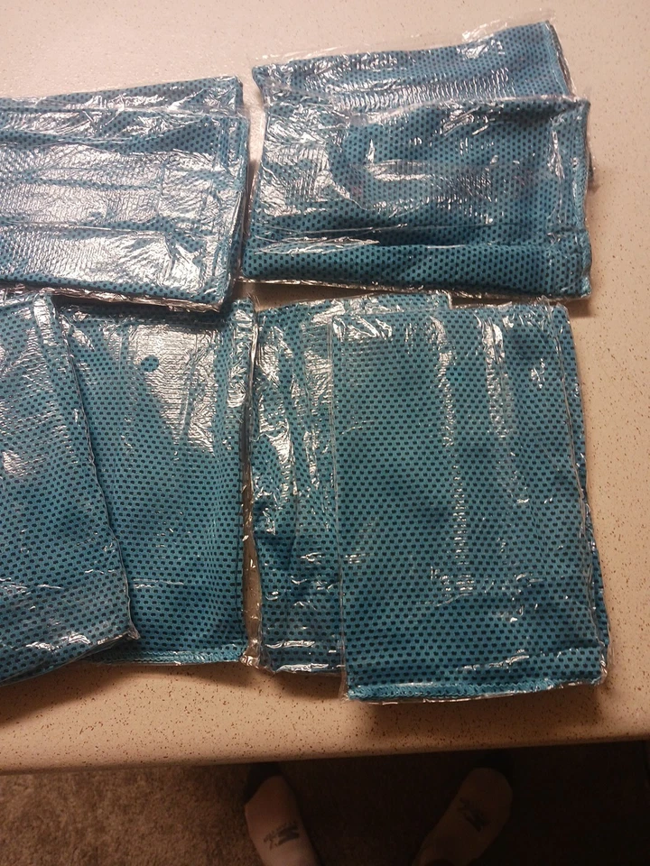 (Paquete de 2) Toalla de refrigeración Frogg Toggs iCOOL® PVA, azul cielo 26" x 17" Foto 1 de 4