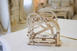 3D Holzpuzzle SCHATULLE mechanischer Baukasten ORIGINAL UGEARS Geschenk - Bild 1 von 1
