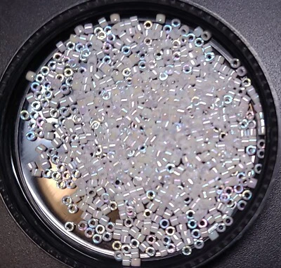 11/0 Miyuki Delica White Pearl AB (DB202) 8 gramos *Envío gratuito* Foto 1 de 3