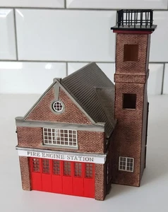 Hornby Skaledale Country Fire Station, Fire Engine Station, R8626 OO Gauge - Picture 1 of 6