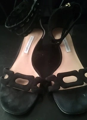 Zapatos de salón Diane Von Furstenberg negros de gamuza con tiras de tacón bloque talla 8 dorados con cremallera/tacones Foto 1 de 4