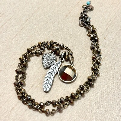 Collar de cadena con cuentas marca Lucky en tono dorado antiguo, dije de plumas 18 - 19,5" Foto 1 de 4