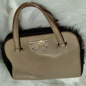 Kate Spade Umhängetasche hellbraun/schwarz Leder und Wildleder Akzent mit Goldrand  - Bild 1 von 8