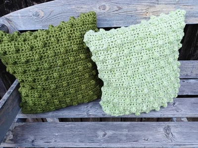 Baumwollkissen mit Noppen - 2 Grüntöne zur Wahl - Kissen  Handarbeit - Bild 1 von 4