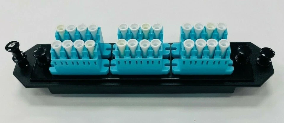 Alternativa a: paneles adaptadores de fibra óptica CCH-CP24-E4 Corning, CCH LC OM3/OM4 Foto 1 de 1