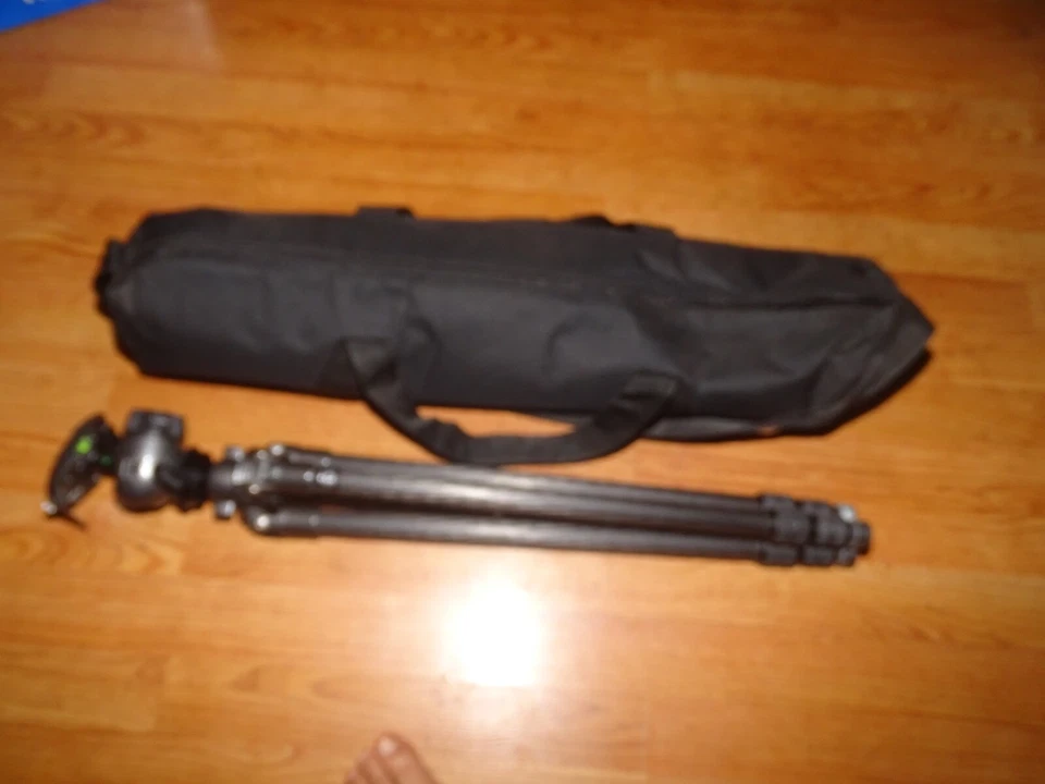 GITZO GT1531 6X CARBON FIBER LEG WITH GH2780 QR HEAD. - Image 1 of 4