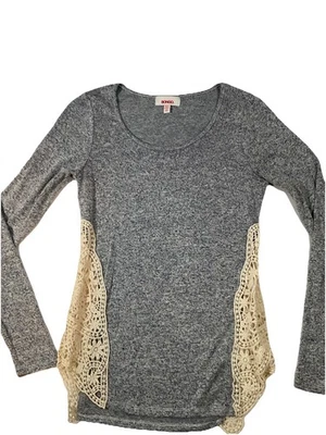 Bongo feminino cinza manga longa com renda nas laterais. Tamanho pequeno H89 - Imagem 1 de 4