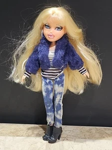 Bratz Doll 2001 MGA Superstar Cloe blonde hair blue fuzzy jacket jean outfit - Picture 1 of 5