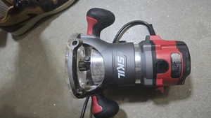 SKIL RT1323-00 ROUTER Spazzole scintillanti - Foto 1 di 4