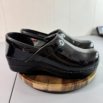 Tamancos femininos Sanita preto couro envernizado conforto tamanho 38 EUA tamanho 7 - Imagem 1 de 4