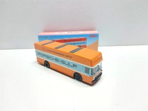 Camion Mercedes O317 Trasnporter Porsche Team Gulf Racing - 1/64 Schuco - Foto 1 di 7