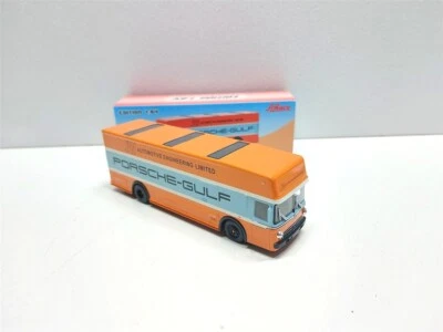 Camion Mercedes O317 Trasnporter Porsche Team Gulf Racing - 1/64 Schuco - Immagine 1 di 4