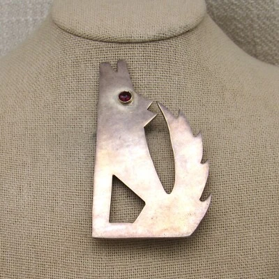 Большая булавка из стерлингового серебра с гранатовым глазом + - Изображение 1 из 4