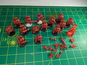 MB/Games Workshop Space Crusade 15 Red Space Marines Warhammer 40k - Picture 1 of 7