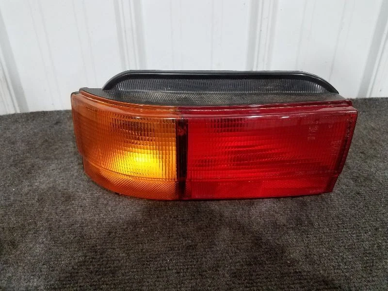 1990-95 Nissan Axxess Drivers Left Tail Light *GRADE B* - Image 1 of 4