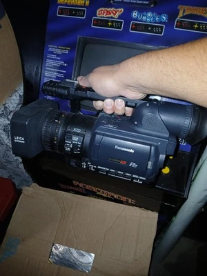 Panasonic AG-HVX200P 3-CCD P2/DVCPRO HD Camcorder & P2 Cards TESTED & WORKING  - Image 1 of 4