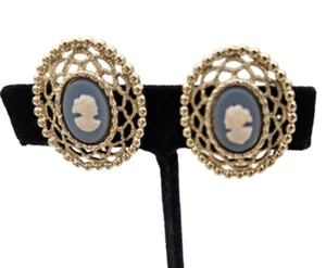 Sarah Coventry Vintage Silver Tone Filigree Lace Blue Cameo Clip Earrings Signed - Picture 1 of 9