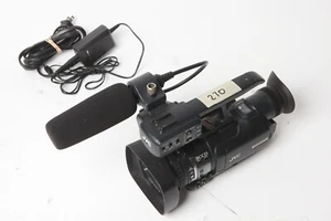 Videocámara 3CCD JVC GY-HM100U compacta de mano HD video profesional 270 horas - Imagen 1 de 6