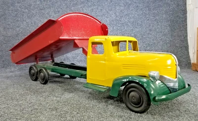 VTG TURNER TOYS LARGE DUMP TRUCK PRESSED STEEL 28"L X 8-3/4"W - Image 1 of 4