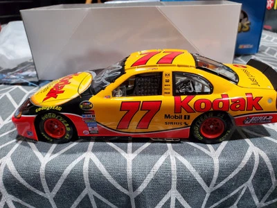 Dodge Intrepid 2004 Kodak Brendan Gaughan #77 1/24 firmado con fotos de firma Foto 1 de 4