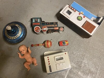 Lot de Jouet Ancien Tôle Dînette Cuisinière Meuble Poupée Barbie Train Bilboquet - Photo 1/4