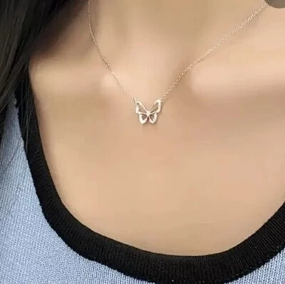 Collar con acento de mariposa de diamantes de imitación en tono plateado de 16,5 pulgadas de cadena Foto 1 de 3