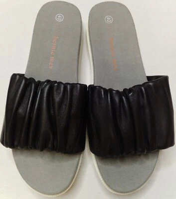 Sandalia para mujer Bernie Mev Dewitt Slide, cuero negro, 40M EU / 9,5-10 B (M) EE. UU. Foto 1 de 4