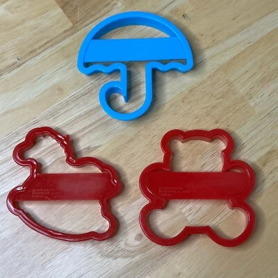 Lote de 3 cortadores de galletas de plástico Wilton vintage caballo mecedor paraguas peluche LEER Foto 1 de 4