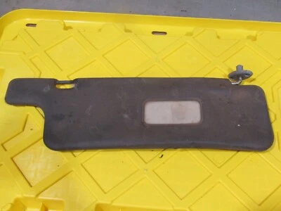 Mazda B2000 B2200 1986-1993 OEM lado del pasajero parasol 86 87 88 89 90 91 92 93 Foto 1 de 3