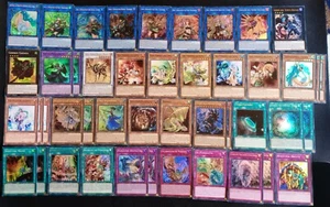 Yu Gi Oh! Base 45 Carte Deck Famiglio 1° Ed ITALIANO NEAR MINT - Foto 1 di 5