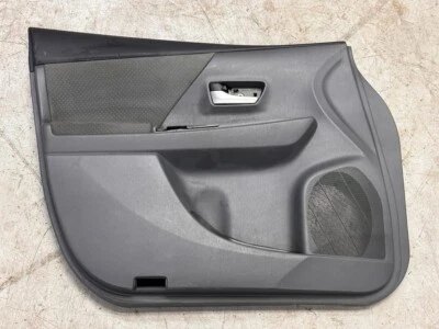 Panel de puerta interior delantero izquierdo de gamuza negra Toyota Prius V 2012-2013 Foto 1 de 4